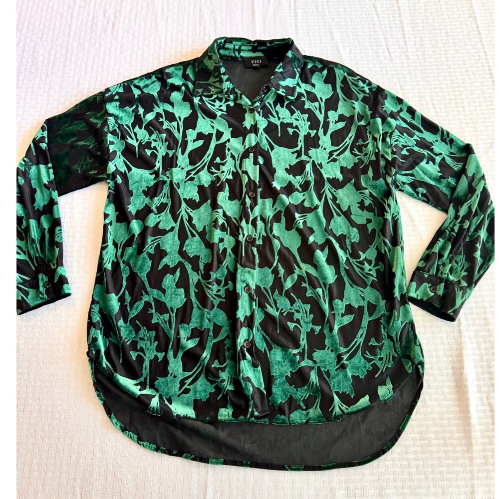 VICI Emerald Green Velvet Burnout Floral Button Down Top Blouse Small ACT11027